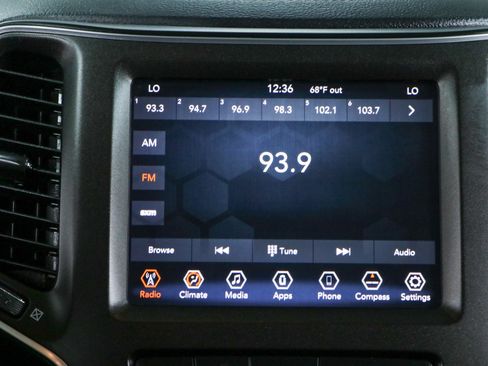 Used 2020 Jeep Cherokee Trailhawk w/ Trailer Tow Group AWD/4WD image 19