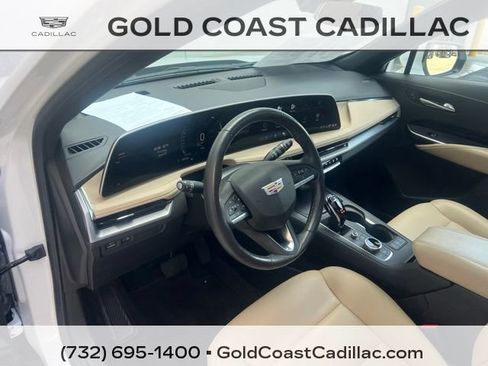 Certified 2024 Cadillac XT4 Luxury w/ Cold Weather Package AWD/4WD image 18