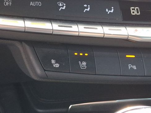 Used 2023 Cadillac XT4 Premium Luxury w/ Technology Package AWD/4WD image 25