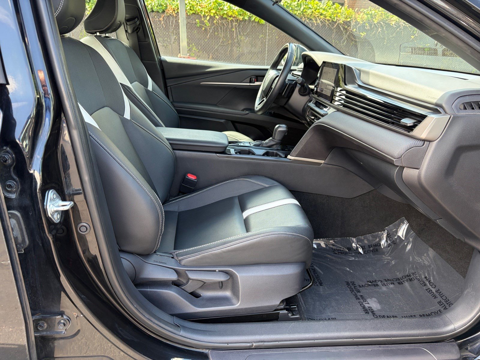 Used 2025 Toyota Camry SE FWD image 29