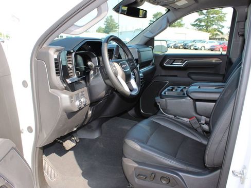 Used 2025 GMC Sierra 1500 SLT RWD image 10