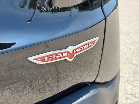 Used 2022 Jeep Renegade Trailhawk AWD/4WD image 25