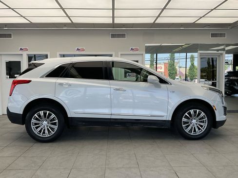Used 2017 Cadillac XT5 Luxury w/ Driver Awareness Package AWD/4WD image 4