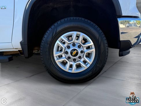Used 2024 Chevrolet Silverado 2500 LT image 8