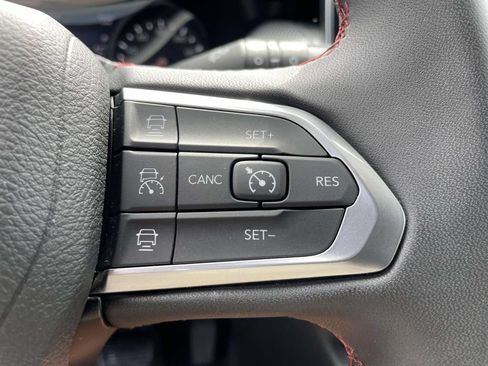 Used 2025 Jeep Compass Trailhawk AWD/4WD image 19