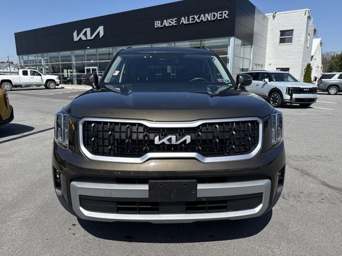 Used 2023 Kia Telluride EX image 11