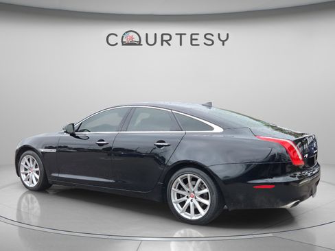 Used 2015 Jaguar XJ AWD image 3
