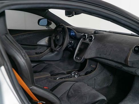 Used 2019 McLaren 600LT RWD image 22
