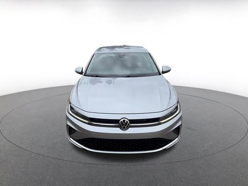 Used 2025 Volkswagen Jetta SE image 4