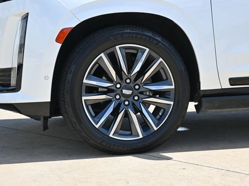 Used 2021 Cadillac Escalade ESV Sport Platinum RWD image 30