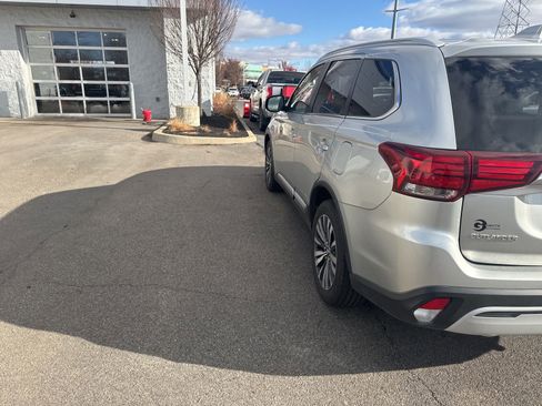 Used 2020 Mitsubishi Outlander AWD image 10