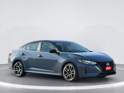 Used 2025 Nissan Sentra SR FWD image 5