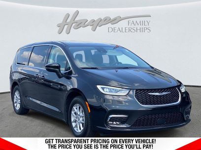 Used 2023 Chrysler Pacifica Touring-L