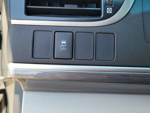 Used 2012 Toyota Camry XLE w/ Leather Pkg FWD image 11