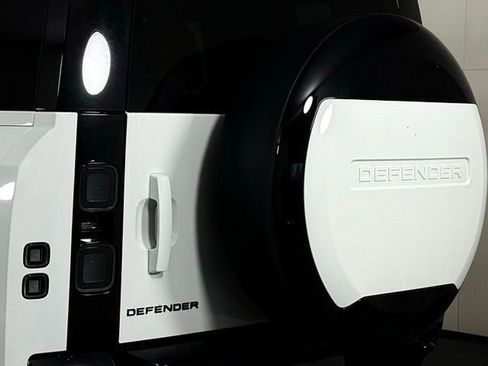 New 2026 Land Rover Defender 110 X-Dynamic SE image 13