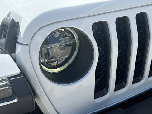 Used 2021 Jeep Gladiator Mojave AWD/4WD image 34