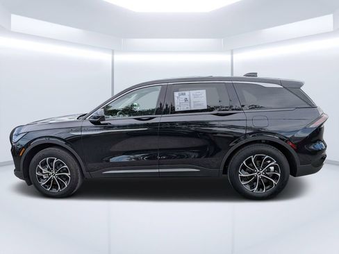 Used 2024 Lincoln Nautilus Premier AWD/4WD image 8
