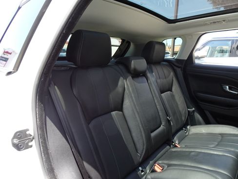 Used 2019 Land Rover Range Rover Evoque SE AWD/4WD image 18