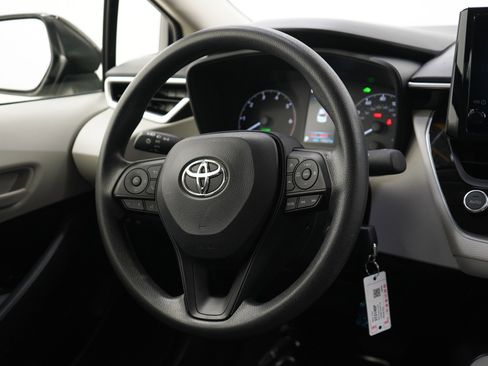 Used 2025 Toyota Corolla LE image 14