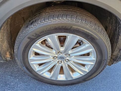 Used 2024 Ford Explorer King Ranch w/ Technology Package image 17