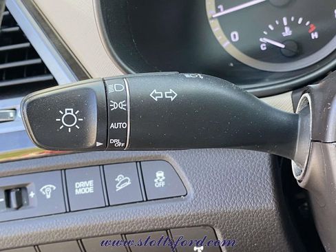 Used 2018 Hyundai Santa Fe Sport image 22