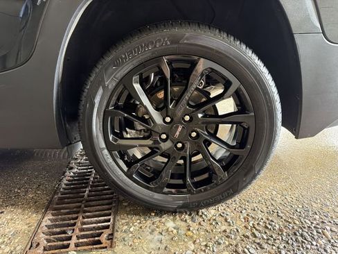 Used 2024 GMC Terrain SLE w/ Driver Convenience Package image 10