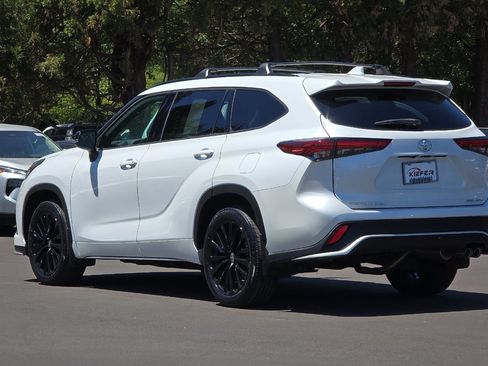 Used 2023 Toyota Highlander XSE AWD/4WD image 6