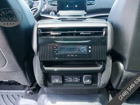 Used 2023 Jeep Wagoneer 4WD w/ Premium Group I image 17