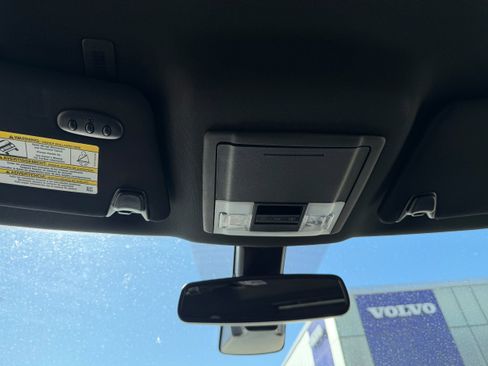 Used 2018 Ford Explorer XLT w/ Equipment Group 202A image 22