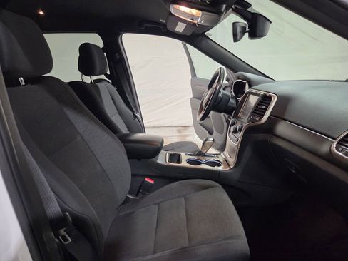 Used 2017 Jeep Grand Cherokee Laredo w/ Quick Order Package 23E image 9