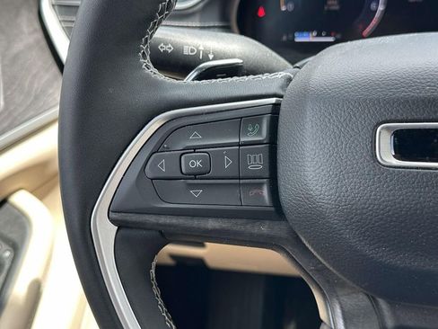 Used 2023 Jeep Grand Cherokee Limited AWD/4WD image 21