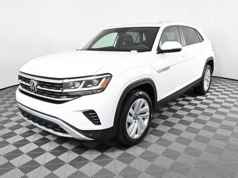 Certified 2023 Volkswagen Atlas Cross Sport SE w/ Panoramic Sunroof Package FWD image 2