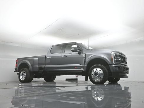 Certified 2023 Ford F450 Platinum w/ FX4 Off-Road Package AWD/4WD image 4