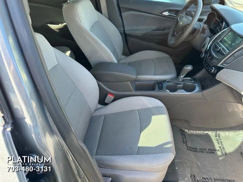 Used 2018 Chevrolet Cruze LT image 15
