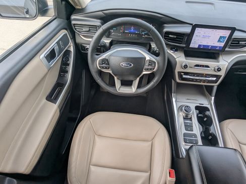 Used 2023 Ford Explorer XLT w/ Equipment Group 202A image 18