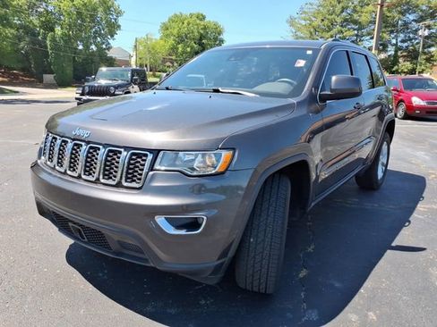 Used 2021 Jeep Grand Cherokee Laredo AWD/4WD image 36