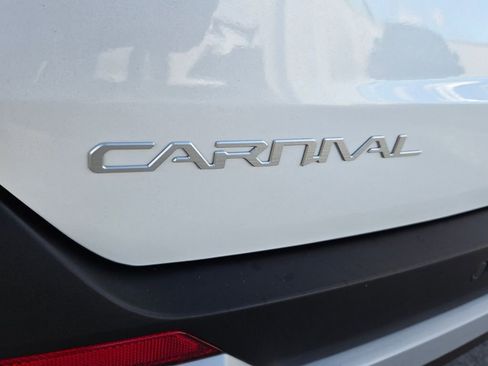 New 2026 Kia Carnival LXS FWD image 6