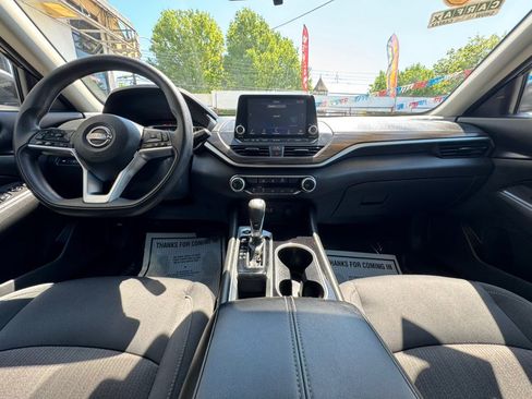 Used 2024 Nissan Altima 2.5 SV FWD image 29