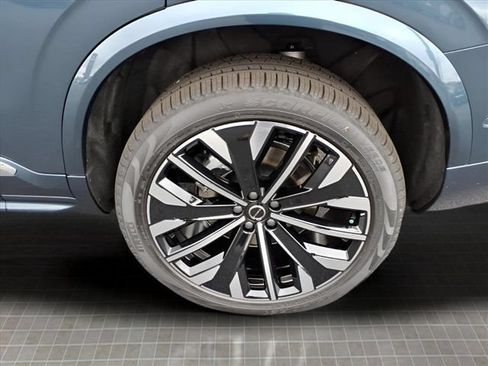 New 2026 Volvo XC90 B6 Plus w/ Protection Package Premier AWD/4WD image 10