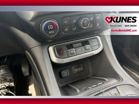 Used 2023 GMC Acadia SLT w/ Preferred Package AWD/4WD image 21