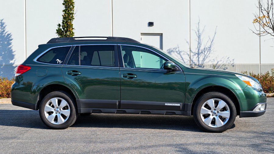 Used 2011 Subaru Outback 2.5i Premium w/ All-Weather Pkg AWD/4WD image 3