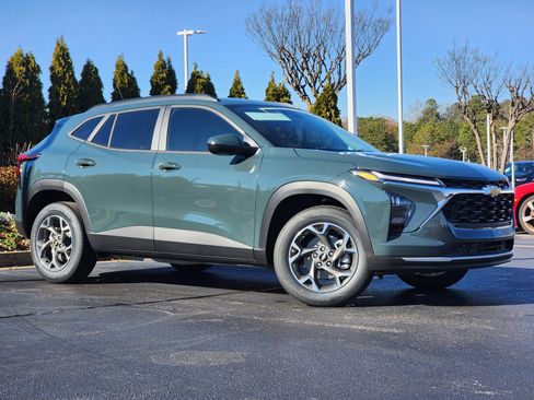 New 2026 Chevrolet Trax LT w/ Driver Confidence Package FWD image 2