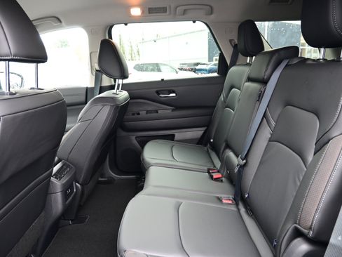 New 2025 Nissan Pathfinder SL image 14