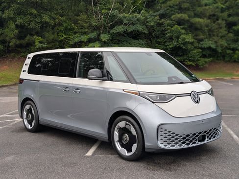Used 2025 Volkswagen ID. Buzz Pro S Plus RWD image 11
