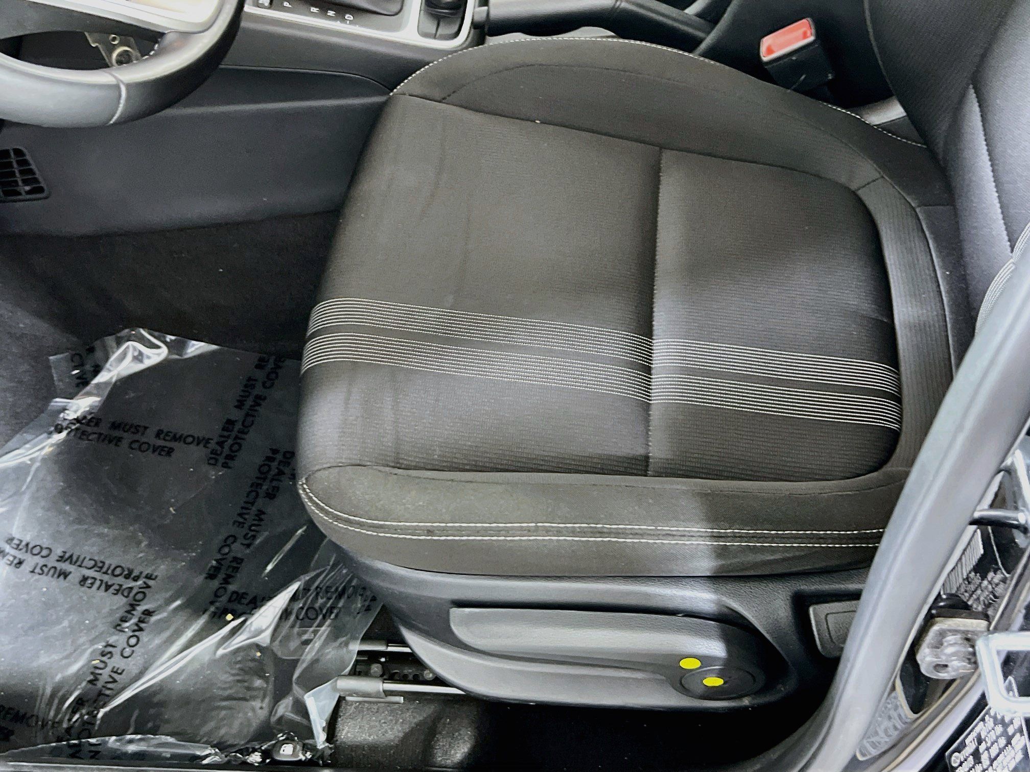 Used 2023 Hyundai Venue SEL FWD image 18