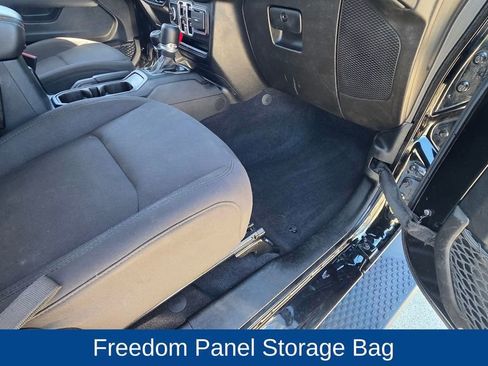 Certified 2022 Jeep Wrangler Unlimited Sahara w/ Cold Weather Group image 15