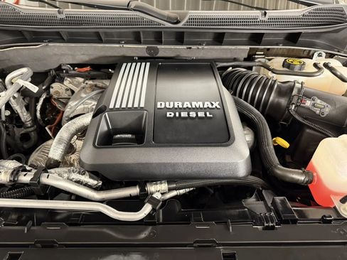 Used 2023 Chevrolet Silverado 1500 LT Trail Boss w/ LT Trail Boss Premium Package AWD/4WD image 10