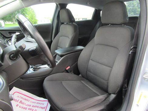 Used 2018 Chevrolet Malibu LT FWD image 15