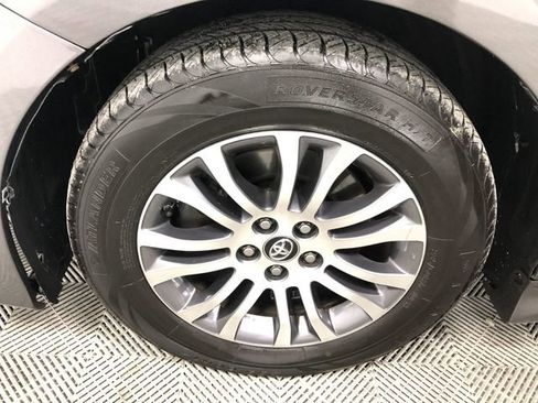 Used 2020 Toyota Sienna XLE image 28