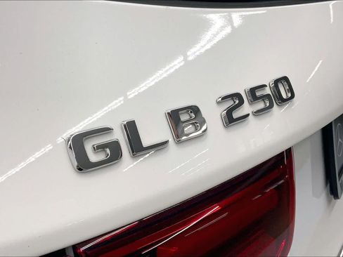 Used 2026 Mercedes-Benz GLB 250 image 14